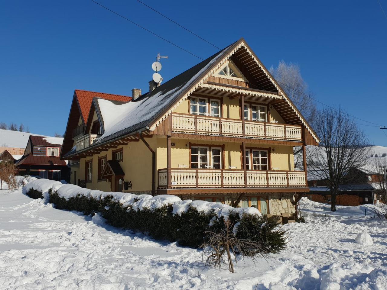Penzion Enrico Ždiar Exteriör bild